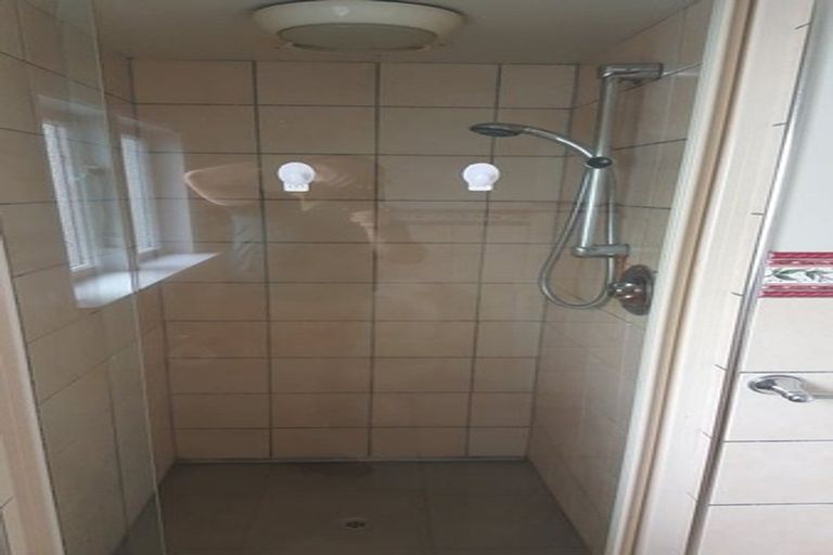 Photo of property in 1 Ludecke Place, Sockburn, Christchurch, 8042