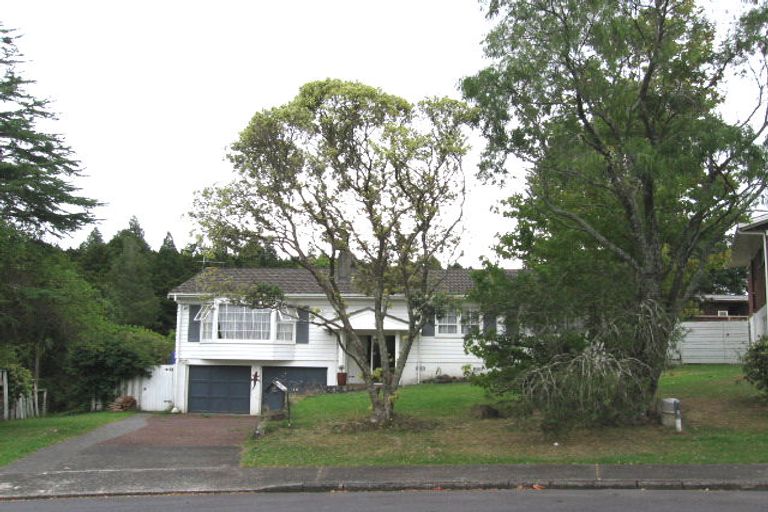 Photo of property in 16 Munstead Place, Hillcrest, Auckland, 0627