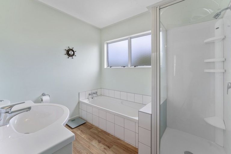 Photo of property in 108 Rahui Road, Otaki, 5512