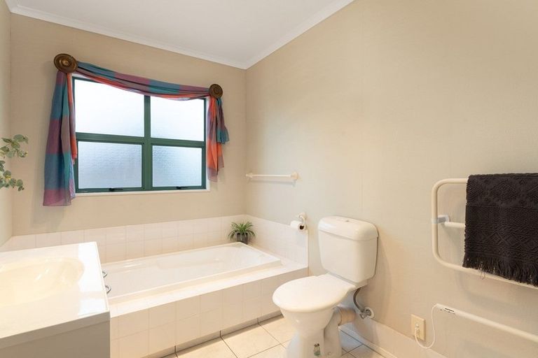 Photo of property in 5 Edgecumbe Way, Tauranga, 3110