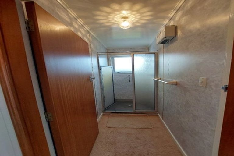 Photo of property in 2 Onslow Place, Merrilands, New Plymouth, 4312