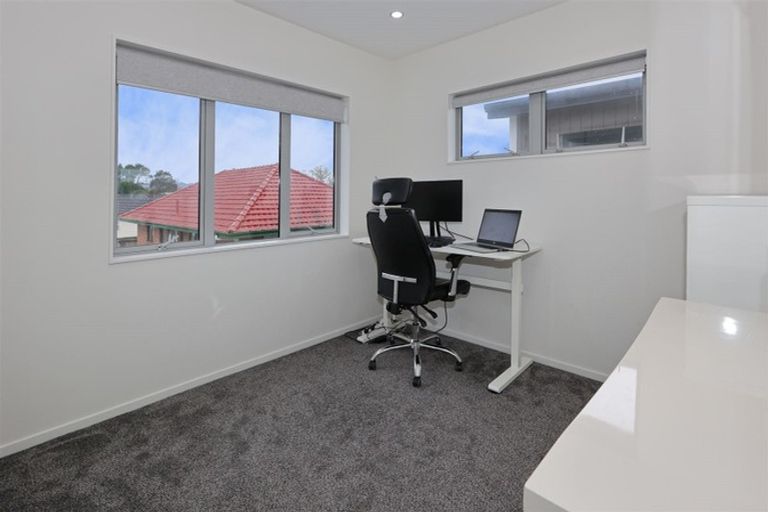 Photo of property in 43c Border Road, Henderson, Auckland, 0612