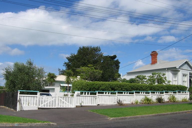 Photo of property in 142 Victoria Road, Devonport, Auckland, 0624