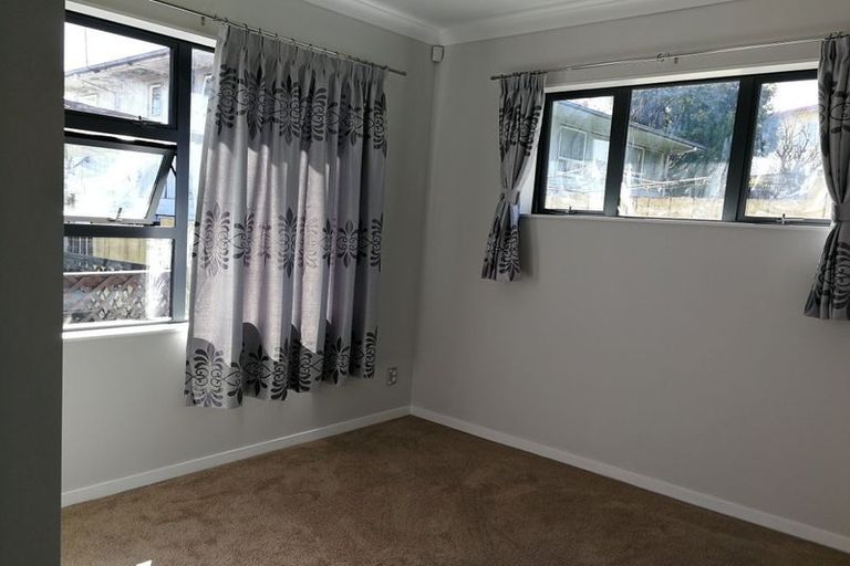Photo of property in 16 Velma Road, Hillcrest, Auckland, 0627
