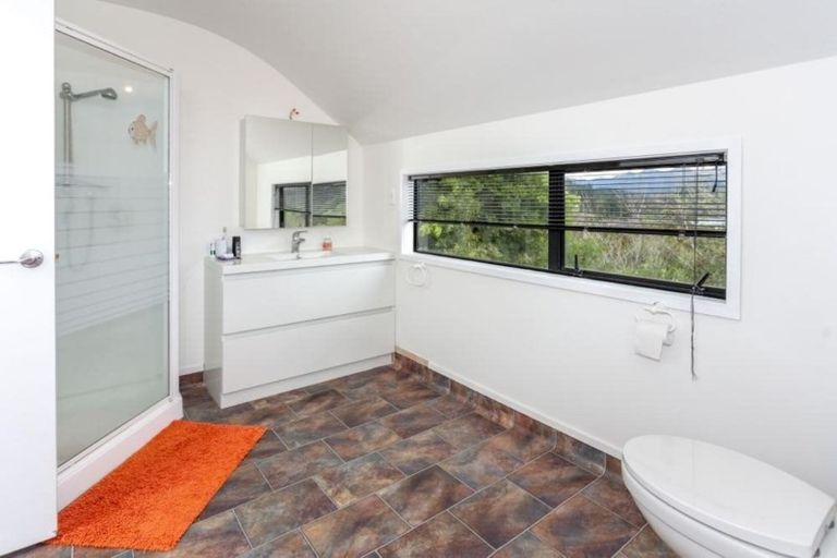 Photo of property in 114 Chevron Crescent, Whangamata, 3620