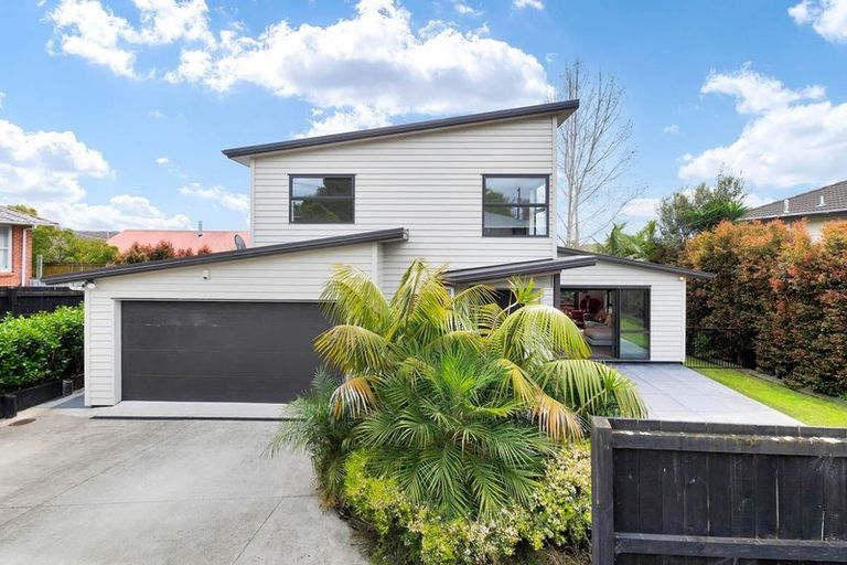 Photo of property in 6a Humphrey Kemp Avenue, Henderson, Auckland, 0612