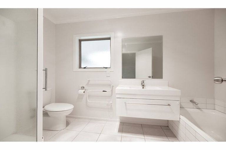 Photo of property in 23/64 Kawaha Point Road, Kawaha Point, Rotorua, 3010