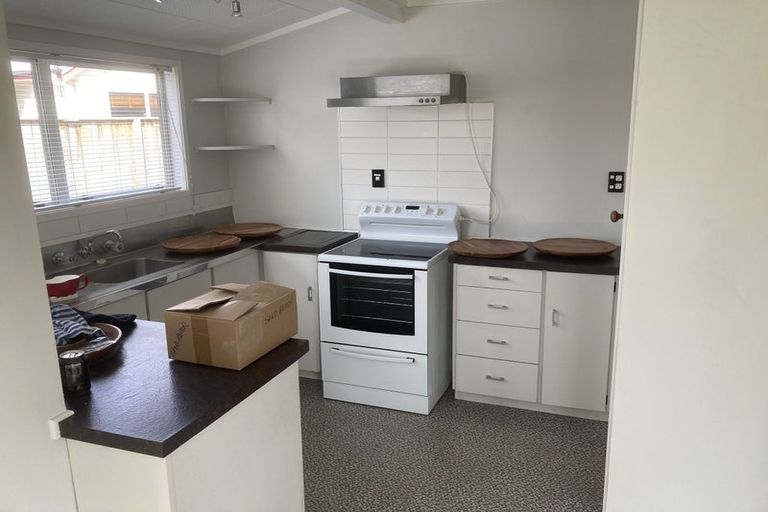 Photo of property in 98 Oakfield Crescent, Pukete, Hamilton, 3200