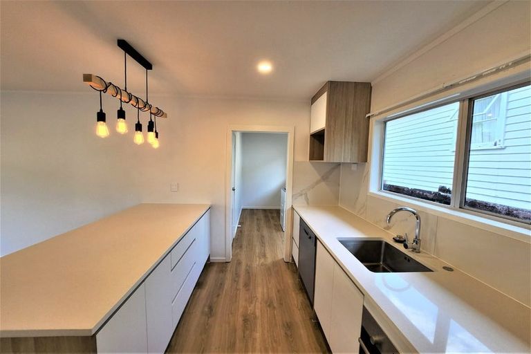Photo of property in 34 Camelot Place, Glenfield, Auckland, 0629