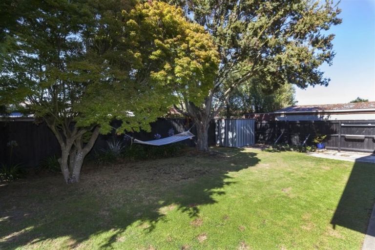 Photo of property in 96b Crofton Road, Harewood, Christchurch, 8051
