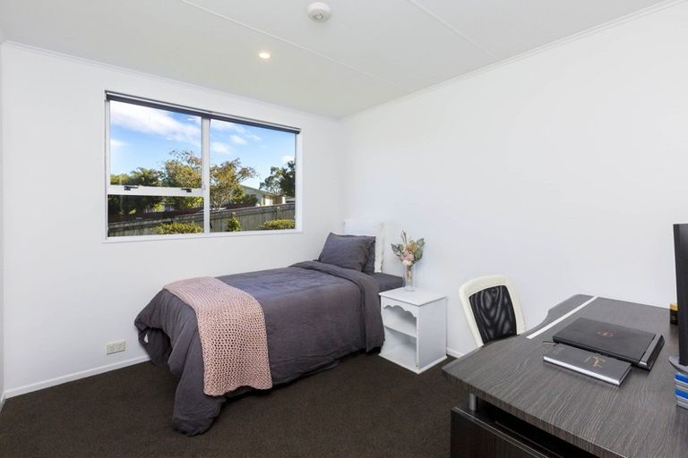 Photo of property in 15 Edelweiss Grove, Timberlea, Upper Hutt, 5018