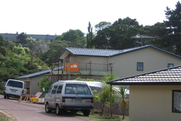 Photo of property in 15 Nottingham Place, Northcross, Auckland, 0630