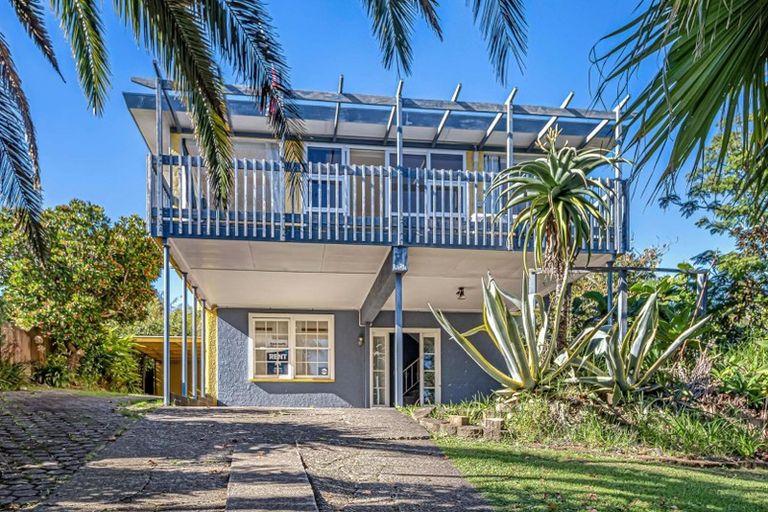 Photo of property in 15 Catalina Crescent, Forrest Hill, Auckland, 0620