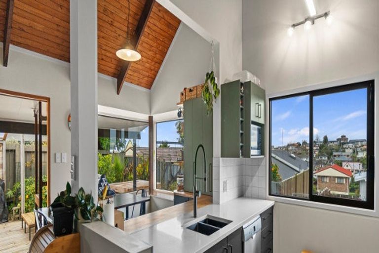 Photo of property in 28 Lachlan Drive, Dinsdale, Hamilton, 3204