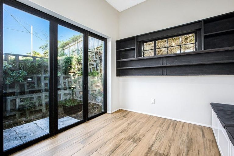 Photo of property in 15 Connaught Terrace, Brooklyn, Wellington, 6021