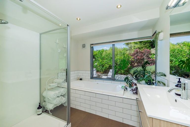 Photo of property in 4 Ferndale Drive, Waikanae, 5036