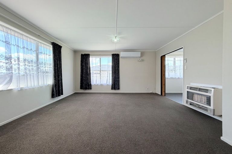 Photo of property in 53b Fyvie Avenue, Tawa, Wellington, 5028