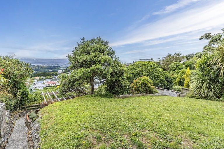 Photo of property in 33 Karepa Street, Brooklyn, Wellington, 6021