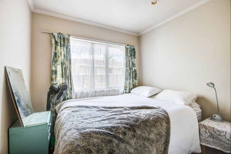 Photo of property in 30 Sunline Avenue, Massey, Auckland, 0614