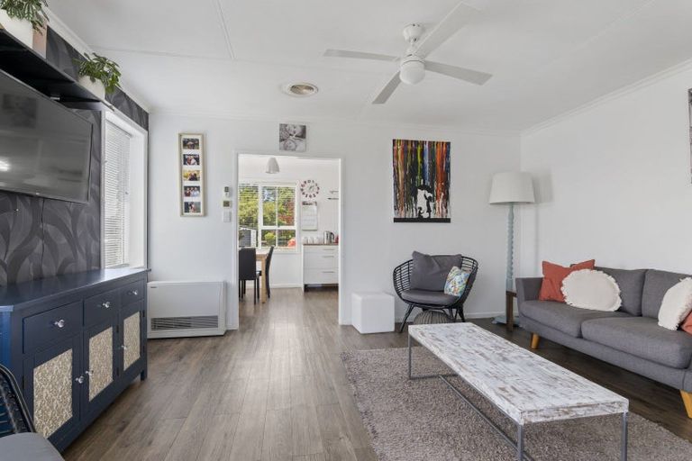 Photo of property in 6 Kahikatea Street, Inglewood, 4330