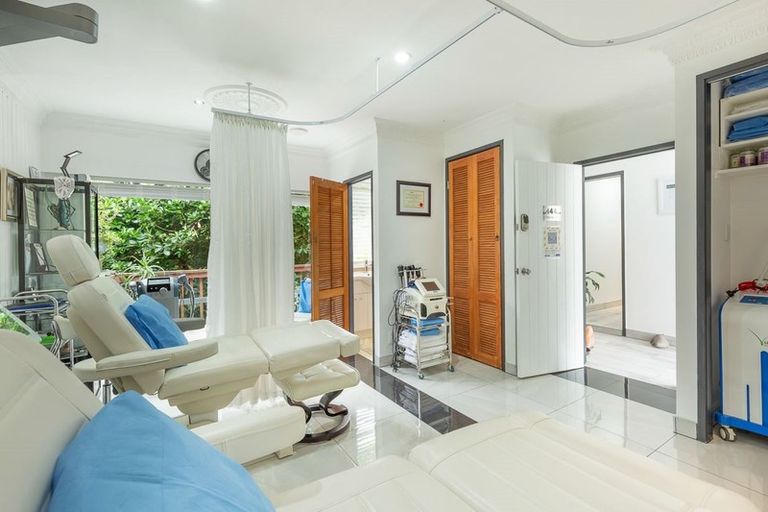 Photo of property in 44 Coroglen Avenue, Birkenhead, Auckland, 0626