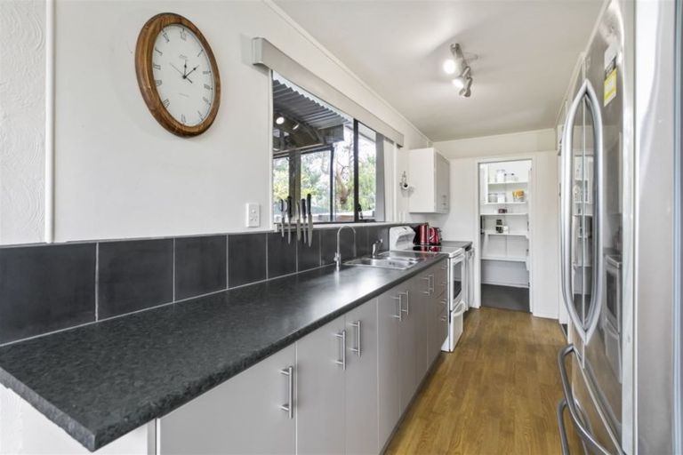 Photo of property in 12 Fitzherbert Avenue, West Harbour, Auckland, 0618