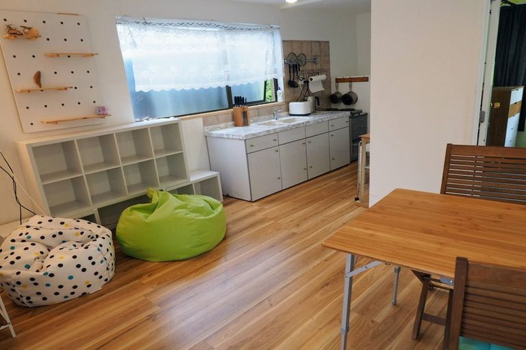 Photo of property in 18 King Richard Place, Browns Bay, Auckland, 0630