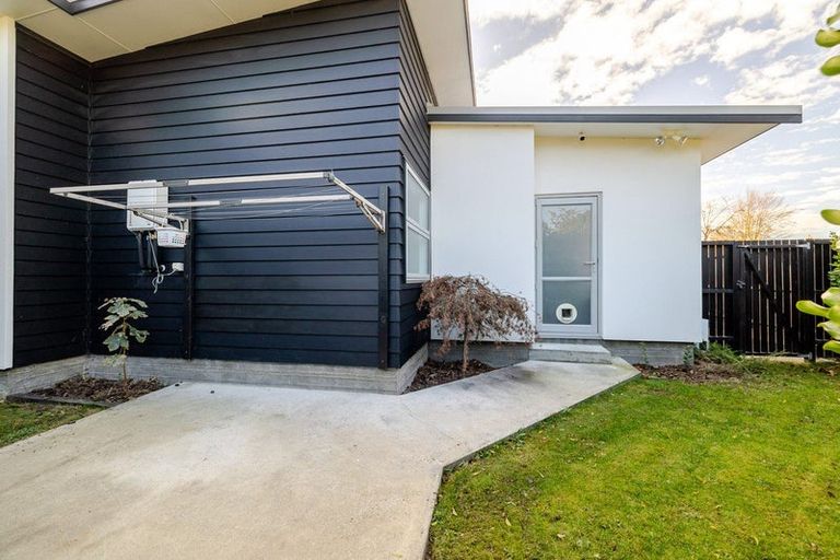 Photo of property in 2a Alton Place, Hokowhitu, Palmerston North, 4410