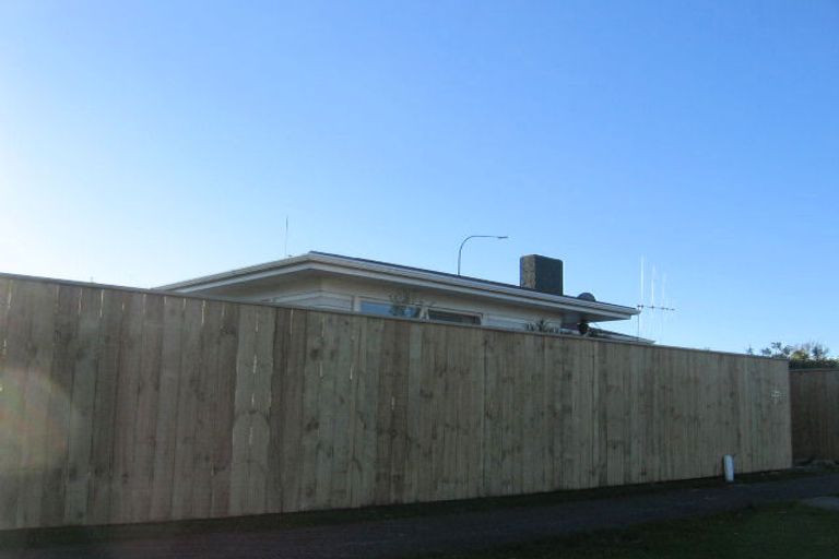 Photo of property in 2 John F Kennedy Drive, Milson, Palmerston North, 4414