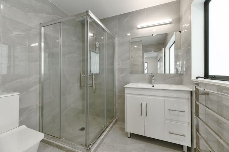 Photo of property in 18b Riverpark Crescent, Henderson, Auckland, 0610