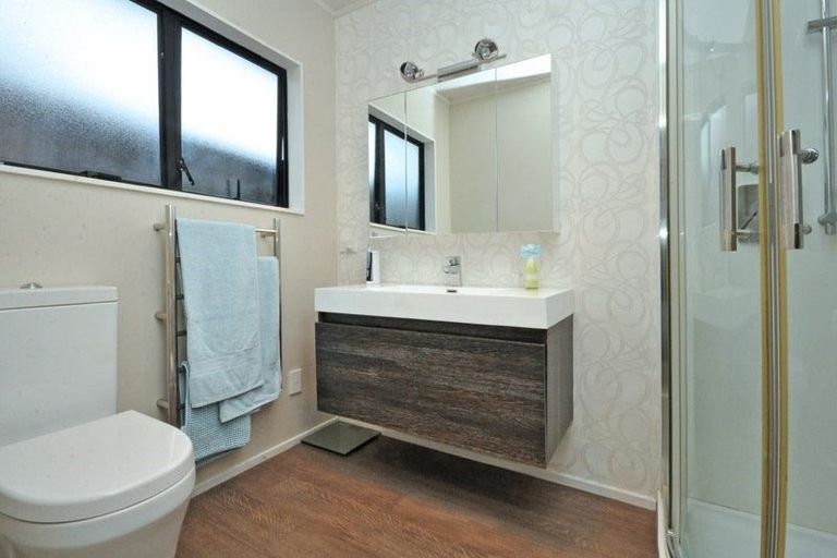 Photo of property in 1/8 Mandica Place, Sunnynook, Auckland, 0632