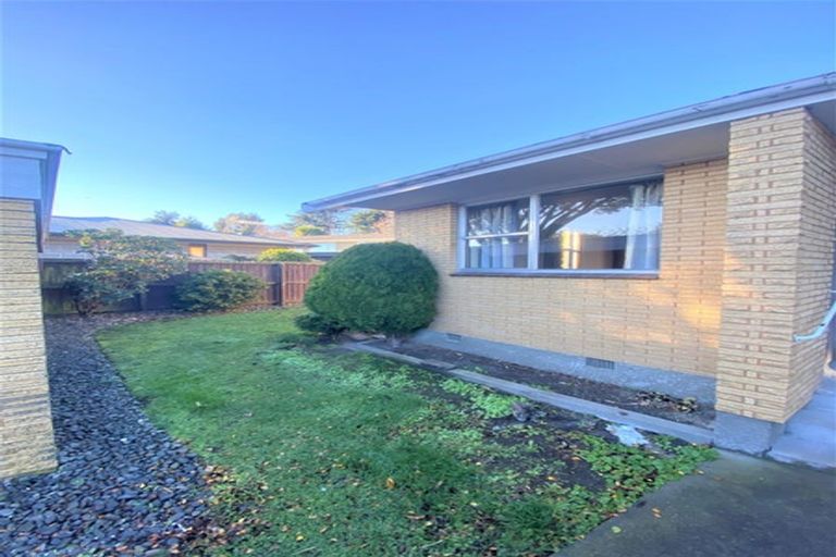 Photo of property in 2/26 Gladson Avenue, Sockburn, Christchurch, 8042