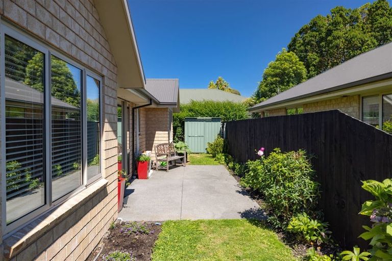 Photo of property in 2/61 Middlepark Road, Sockburn, Christchurch, 8042