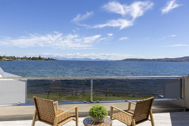 Photo of property in 2/227 Lake Terrace, Waipahihi, Taupo, 3330