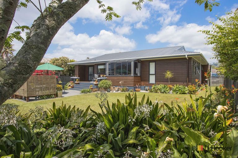 Photo of property in 10 Hereford Place, Waihi Beach, 3611