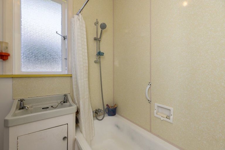 Photo of property in 90-92 Kiwi Road, Raumati Beach, Paraparaumu, 5032