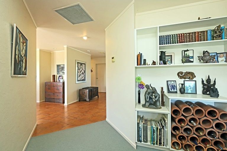 Photo of property in 12 Poraiti Road, Poraiti, Napier, 4182