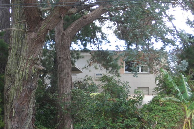 Photo of property in 2/27 Neptune Avenue, Beach Haven, Auckland, 0626