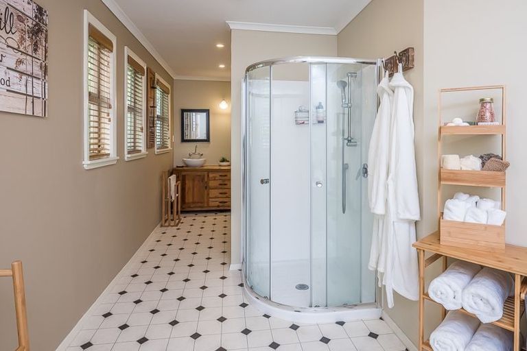 Photo of property in 178 Main Road South, Raumati South, Paraparaumu, 5032