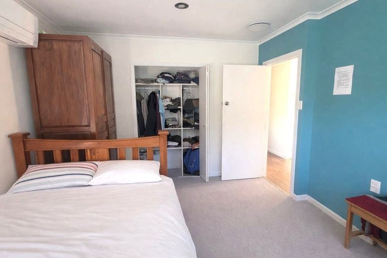 Photo of property in 20 Godley Road, Green Bay, Auckland, 0604