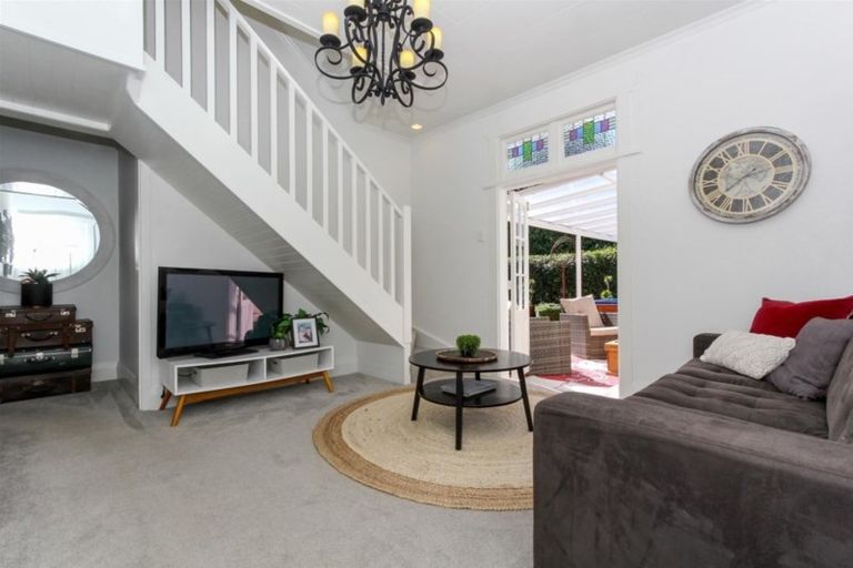 Photo of property in 18 David Street, Westown, New Plymouth, 4310