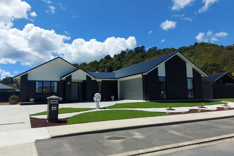 Photo of property in 14 Salisbury Crescent, Wallaceville, Upper Hutt, 5018