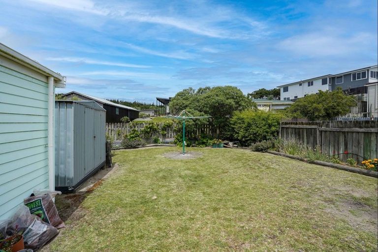 Photo of property in 16 Chrystal Street, Foxton Beach, Foxton, 4815