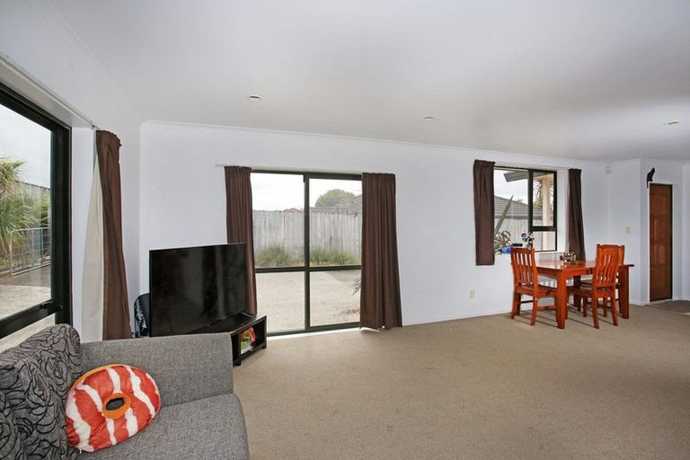 Photo of property in 11 George Arthur Place, Pukekohe, 2120