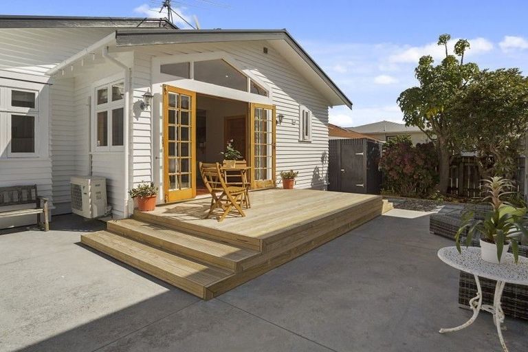 Photo of property in 27 Hardy Street, Waterloo, Lower Hutt, 5011