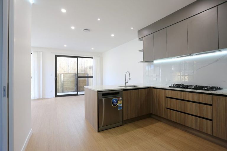 Photo of property in 13a King Richard Place, Browns Bay, Auckland, 0630