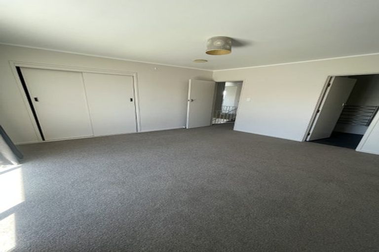 Photo of property in 2/100 Titirangi Road, New Lynn, Auckland, 0600