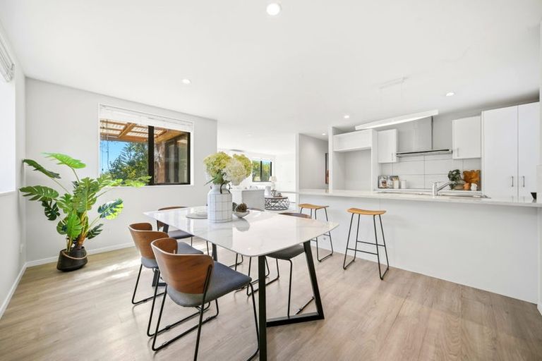 Photo of property in 132a Lynwood Road, New Lynn, Auckland, 0600