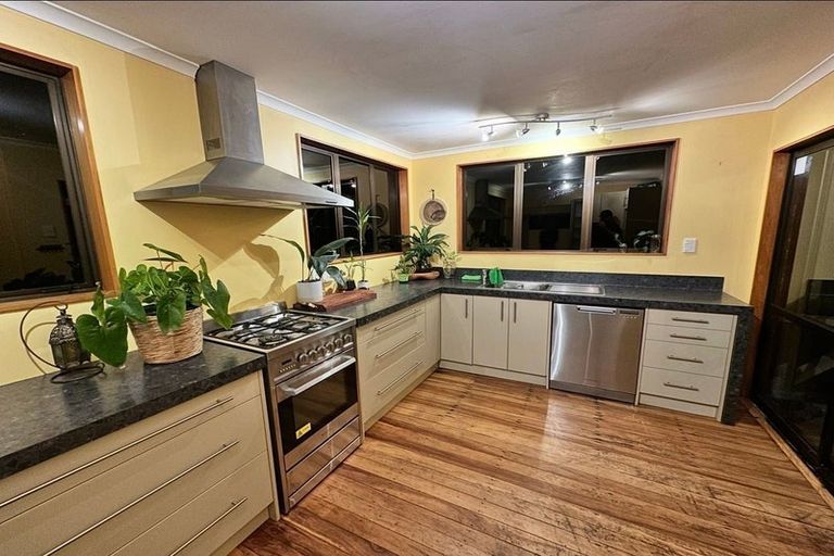 Photo of property in 14 Te Rauparaha Street, Otaki, 5512