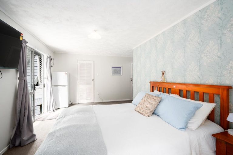 Photo of property in 4 Rokewa Way, Paparangi, Wellington, 6037